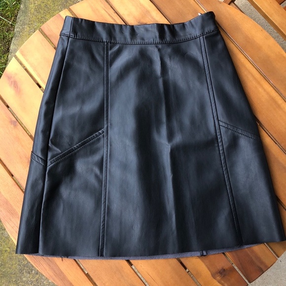 🔥 Sexy faux leather H&M mini skirt